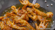 虎皮鸡爪的做法,香辣可口，回味无穷的美食秘籍